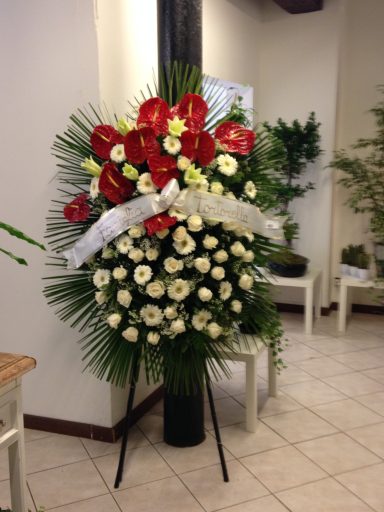 cuscino funebre con gambe grande